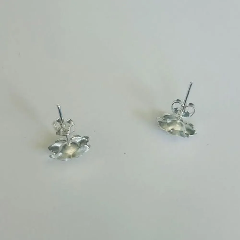 Taxco Mexico .925 Sterling Silver  Flower Stud Earrings Black Stone |1 CM|.78 G